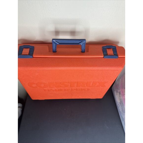 VINTAGE 1985 FISHER PRICE CONSTRUX CREATIVE BUILDING lot W/ 2 People Hard Case - Picture 2 of 5